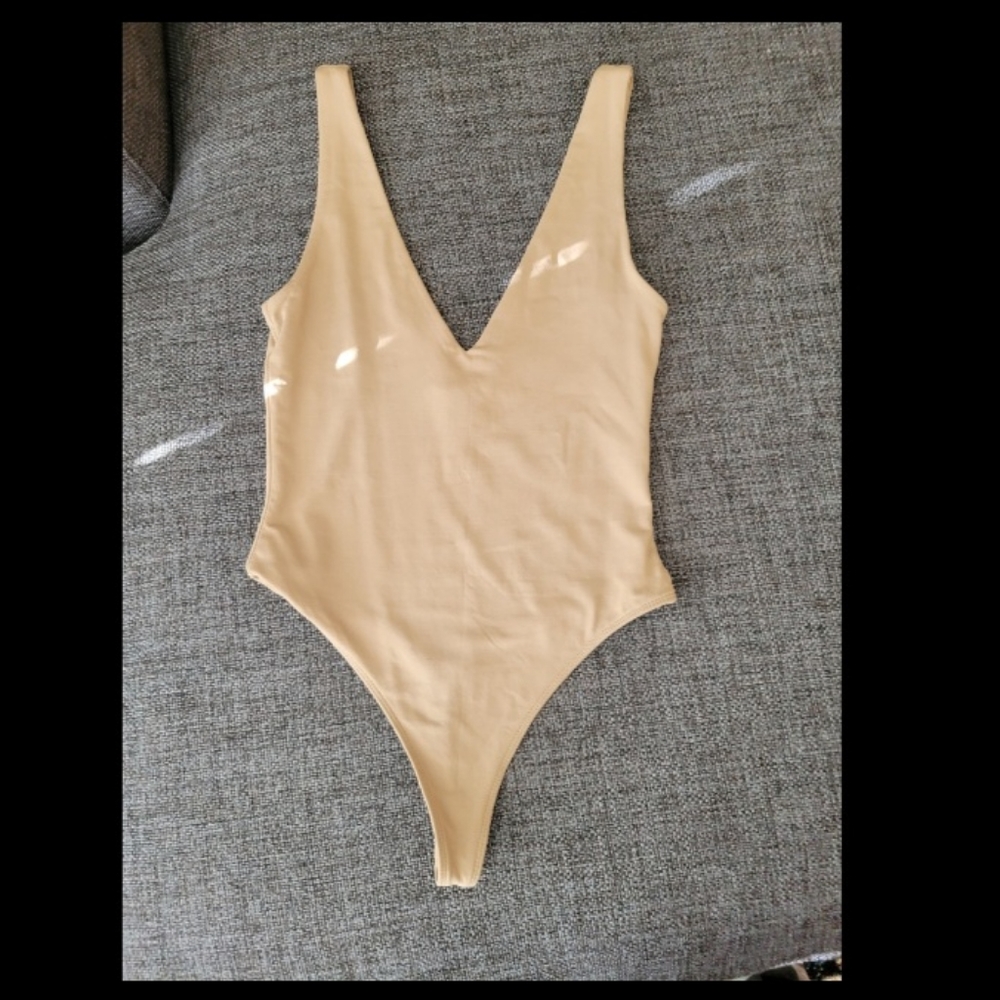 Babaton Low V-Neck Bodysuit